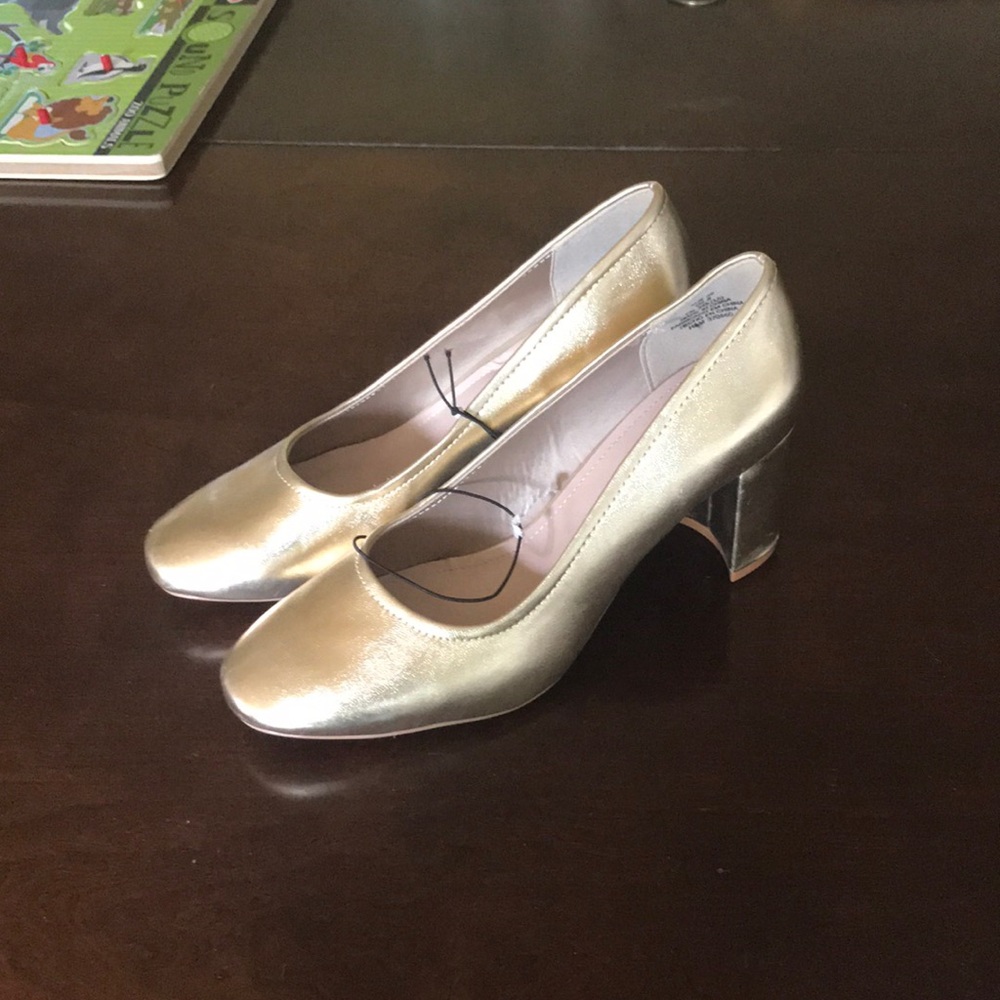 Shoes - Picture 2 of 3